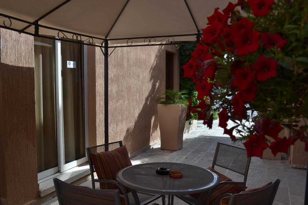 Irene'S Apartments Limassol Ngoại thất bức ảnh