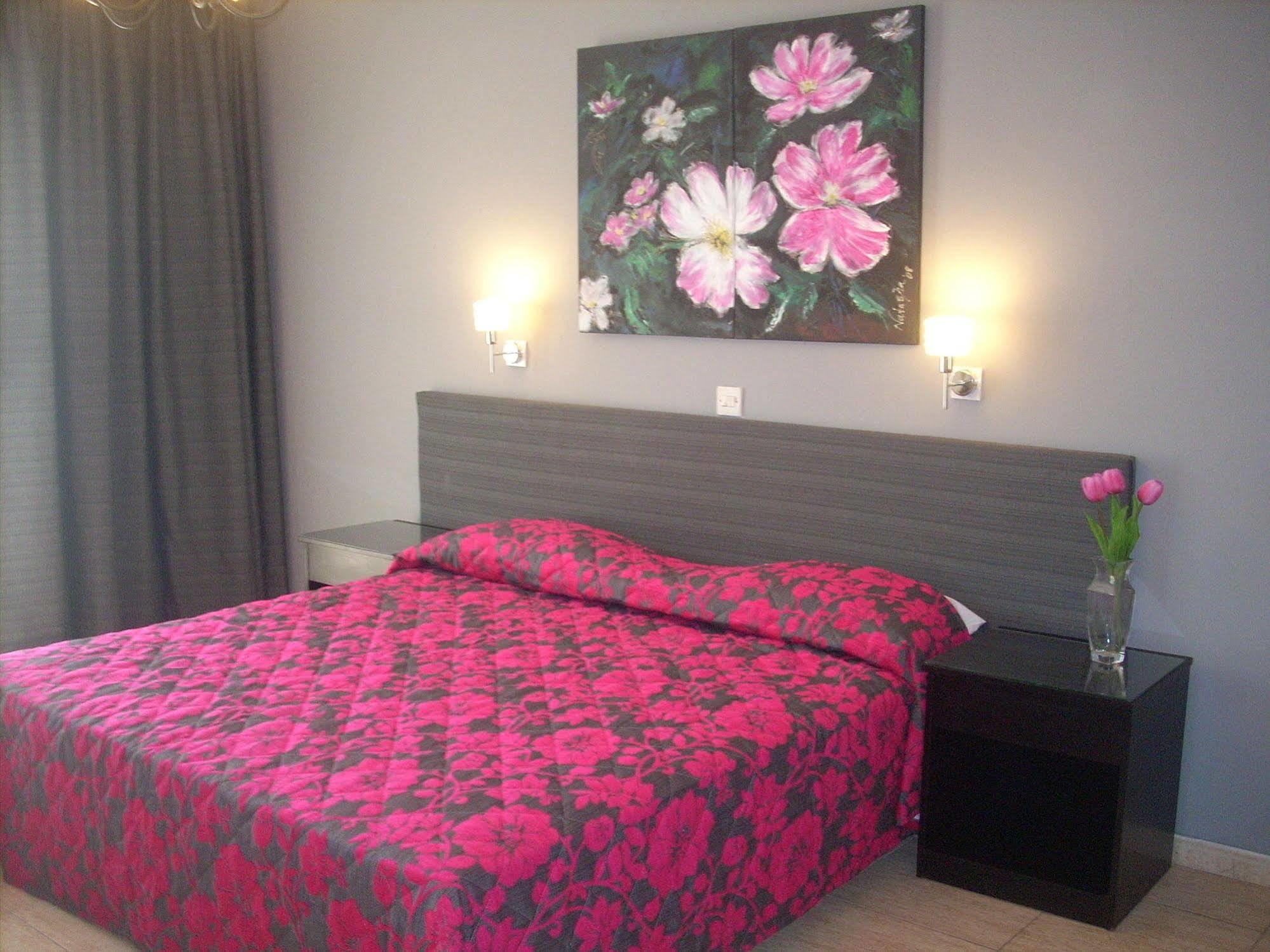 Irene'S Apartments Limassol Ngoại thất bức ảnh